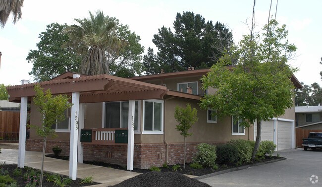 Primary Photo - 1597 3rd Ave