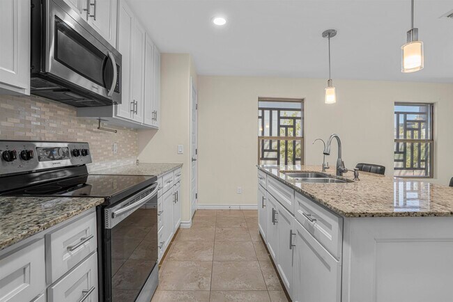 Building Photo - 902 La Rosita