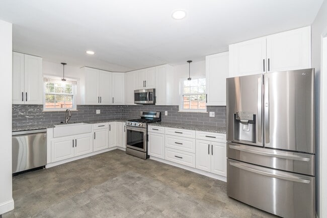 Building Photo - 412 Keeble St