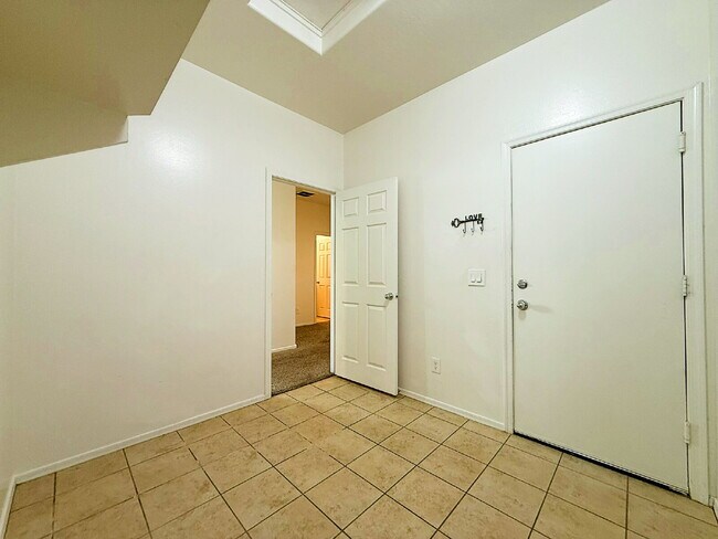 Building Photo - "Charming 3-Bedroom Oasis with 2 Baths & S...