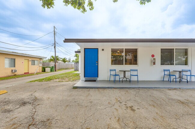 Building Photo - 412 NE 4th Ave