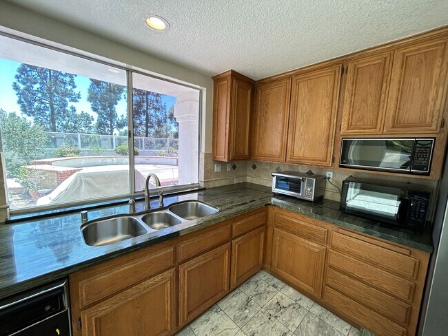 Building Photo - 8132 E Hillsdale Dr
