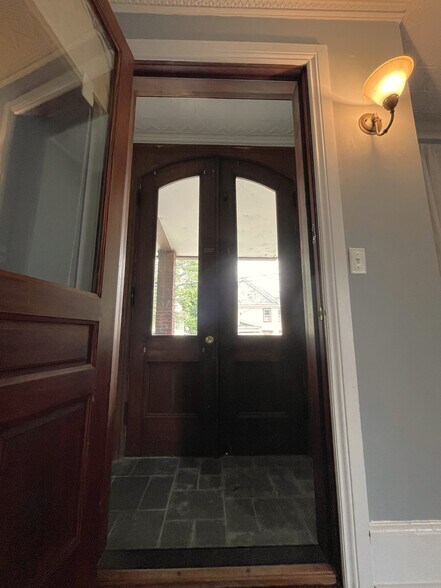 Front Entry - 375 W 1st St