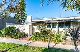 Building Photo - Beautifully Remodeled Tri-Level Condo With...