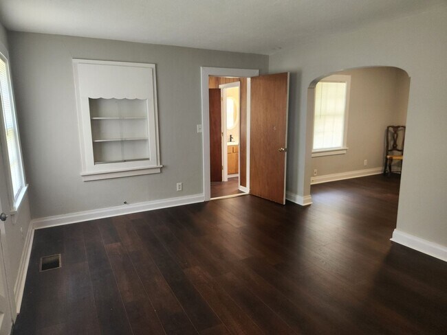 Building Photo - Charming 3-bedroom, 1.5-bathroom home loca...