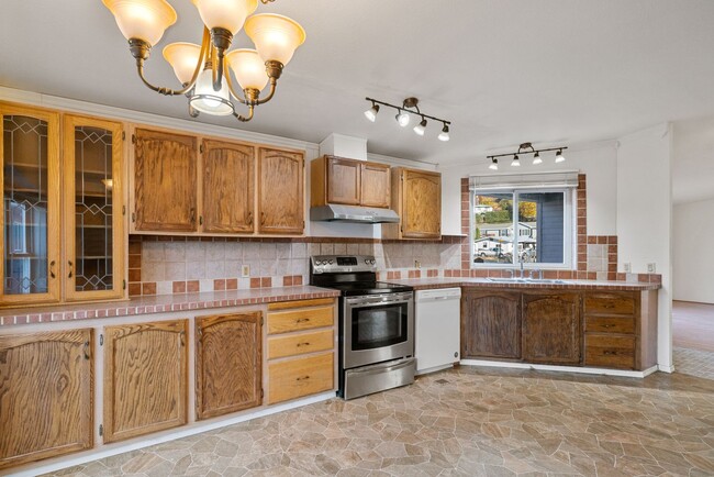 Building Photo - Pet Friendly 3 Bedroom 2 Bath
