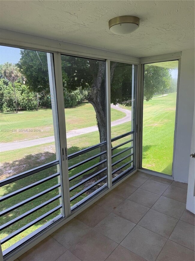 Building Photo - 4007 N Cypress Dr