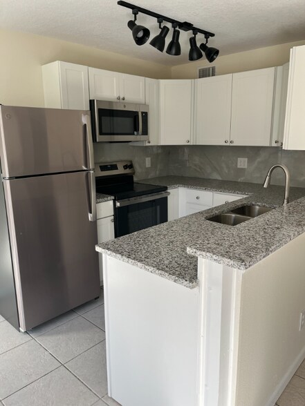 Building Photo - 1884 Agora Cir SE