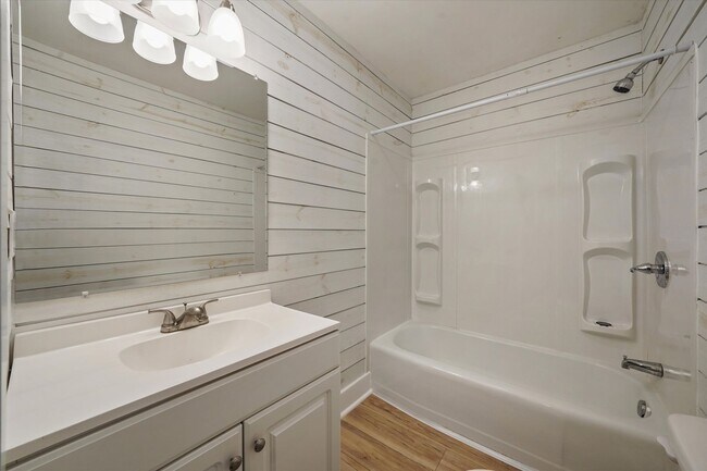 Building Photo - Harriman 37748 - Charming 2-bedroom, 1.5-bathroom Home nestled on 3.8 acres of woods - Contact Ch...