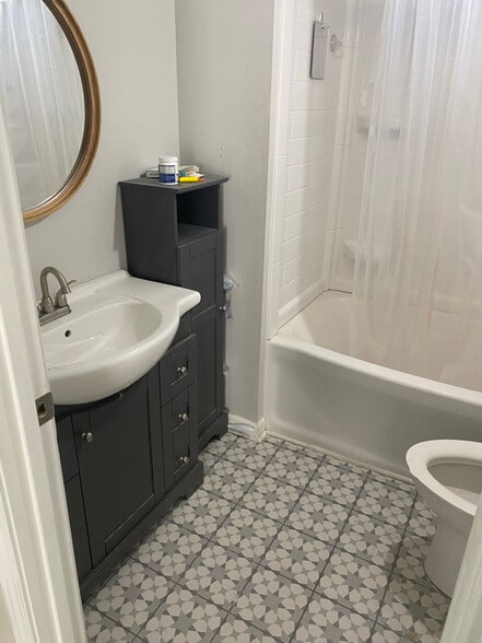 Building Photo - 815 W Rodney Dr