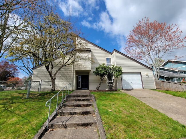 Building Photo - 2044 Assumption St