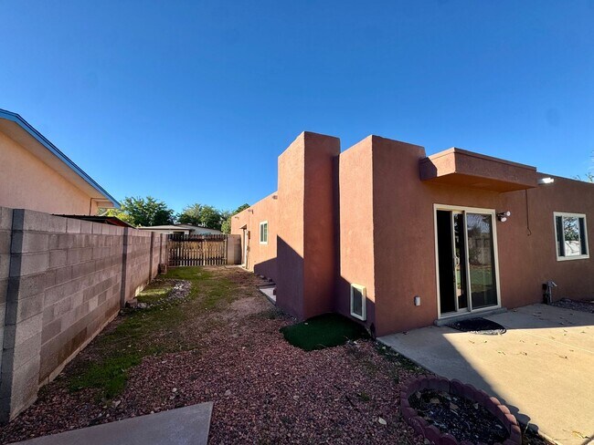 Building Photo - Home in Heritage Hills