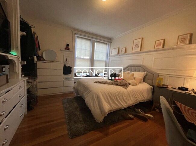 Building Photo - 18 Euston St