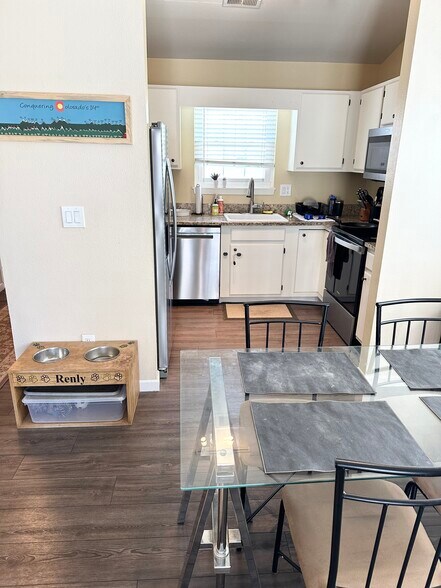 Building Photo - 344 S Estes St