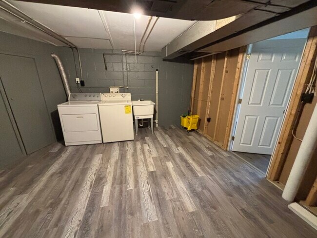 Building Photo - 3 Bedrooms plus Finished basement