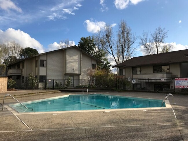 Building Photo - Updated 1 bedroom 1 bath condo in Heather ...