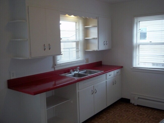 Building Photo - 420 9th St NW