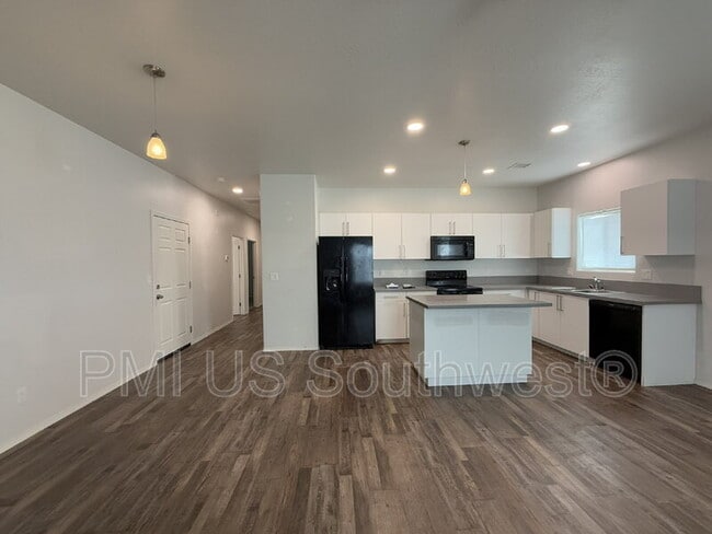 Primary Photo - 8700 E Loos Dr