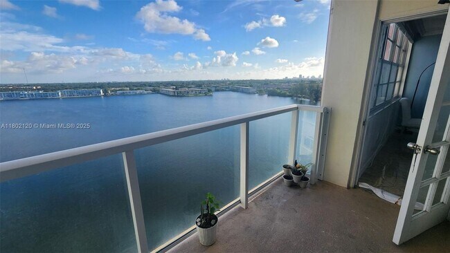 Building Photo - 1301 NE Miami Gardens Dr