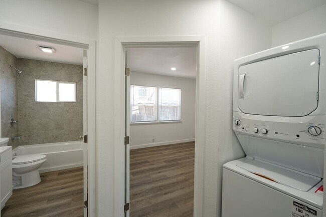 Building Photo - Dracaea Avenue