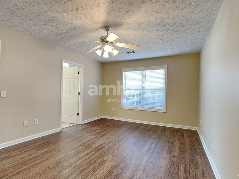 Building Photo - 1160 Hillary Ln