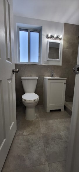 Building Photo - 631 NE 72nd Terrace