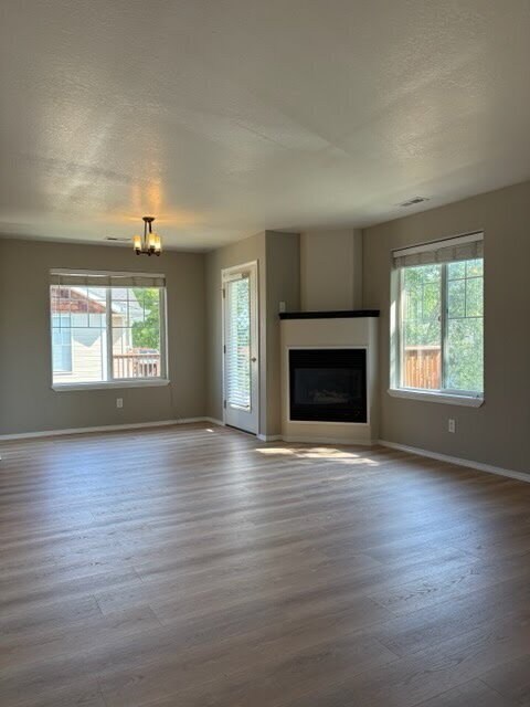 Building Photo - 825 Forest Glen #E