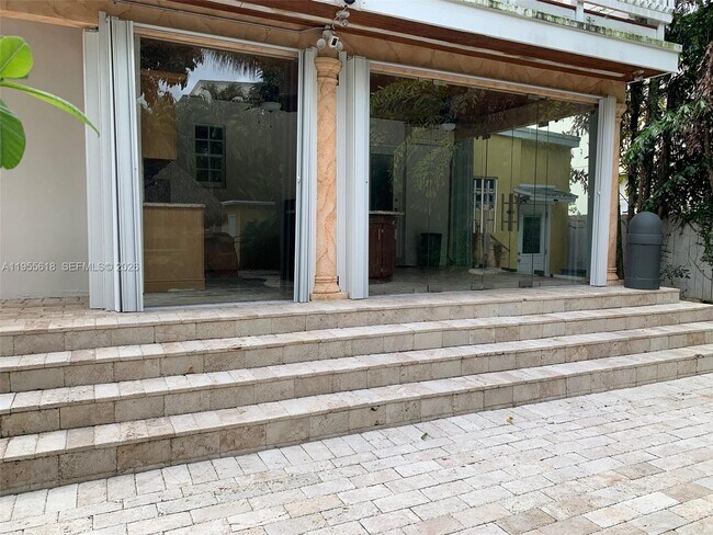 Building Photo - 3521 SW 23rd St