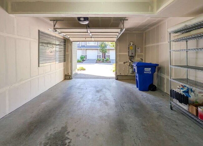 Building Photo - 3403 30th Dr