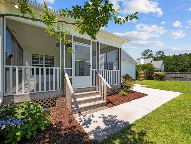 Building Photo - Welcome to Hyannis Court!