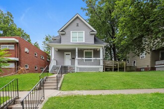 Building Photo - Don't miss out on this beautiful home!