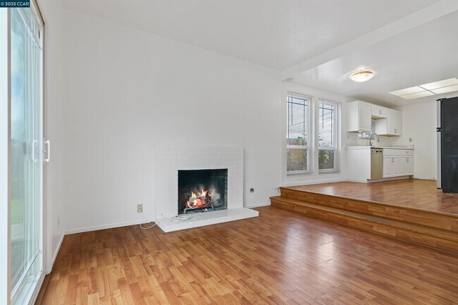 Building Photo - 2111 Shasta Dr