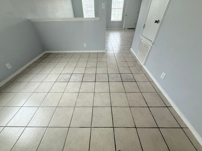 Building Photo - 10607 Shaenview