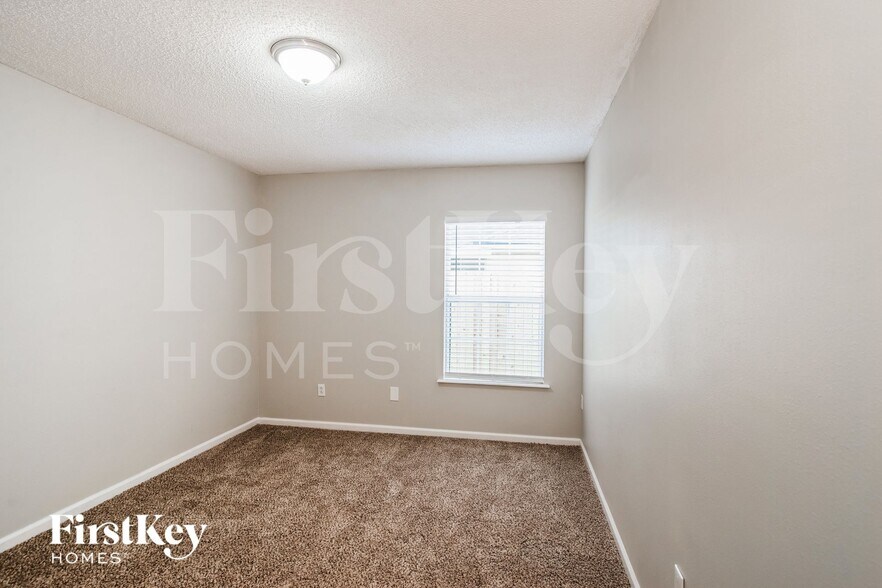 Building Photo - 12241 Pebble Point Dr W