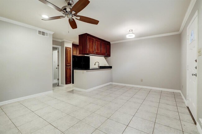 Building Photo - 611 Hawthorne St