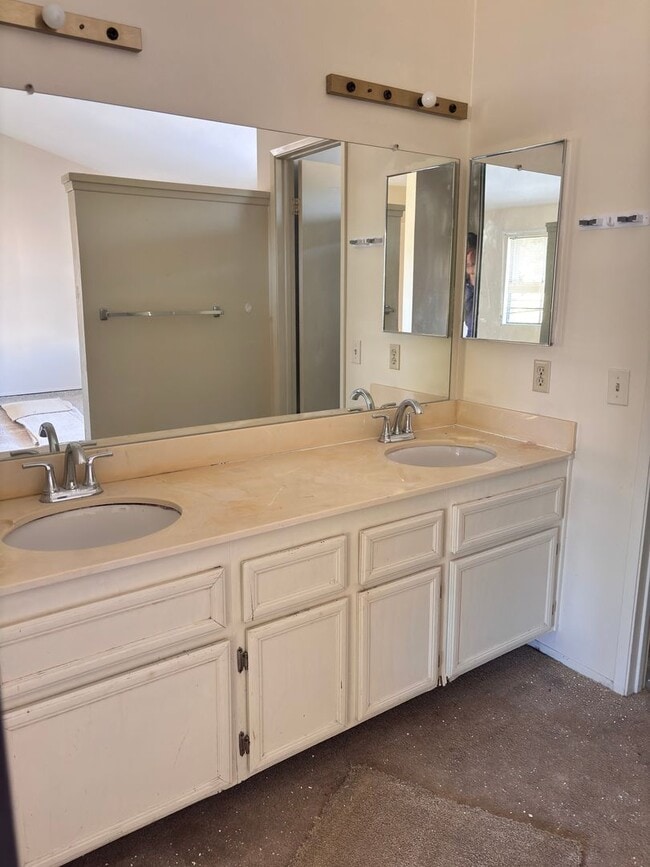 Building Photo - 3 bedrooms townhome in Chula Vista CA - Terranova Area