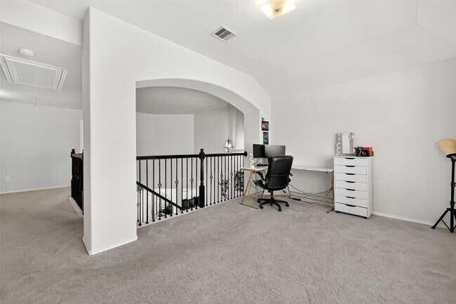 Building Photo - 1601 Darwin Cedar Dr