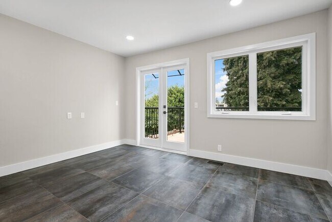 Building Photo - Gorgeous Remodeled West Seattle Craftsman w/ Air Conditioning