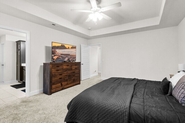Building Photo - Pet Friendly Three Bedroom!