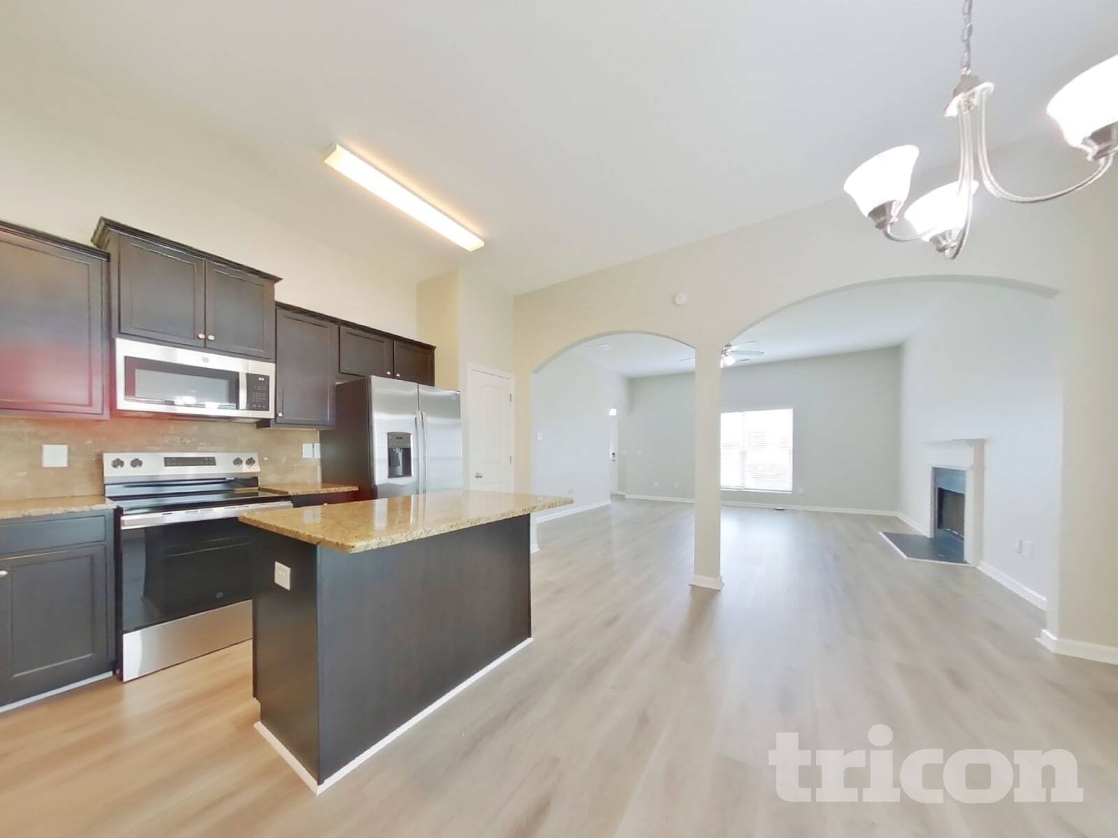 Building Photo - 347 Hawthorn Dr