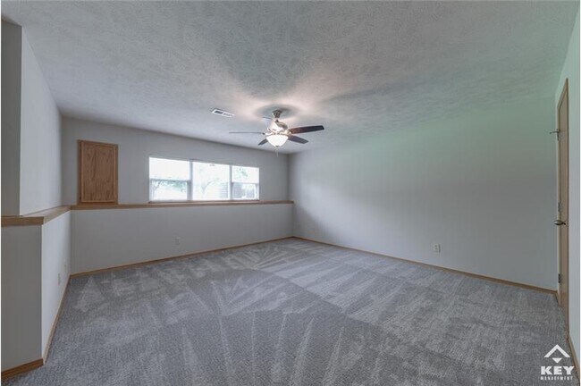 Building Photo - 565 N Bristol Ct
