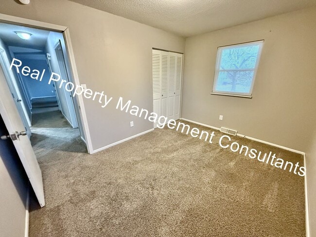 Building Photo - $600 Rent Credit on 3 Bedroom Split-Level ...