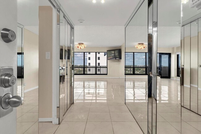 Building Photo - 5000 N Ocean Blvd