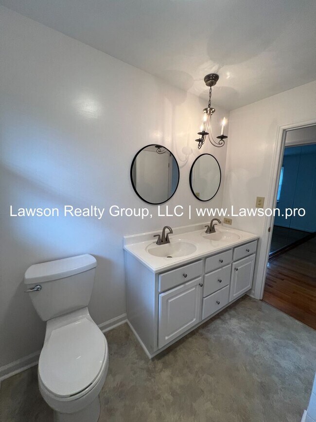 Building Photo - Very Nice Updated Ranch in Salem (Glenvar ...