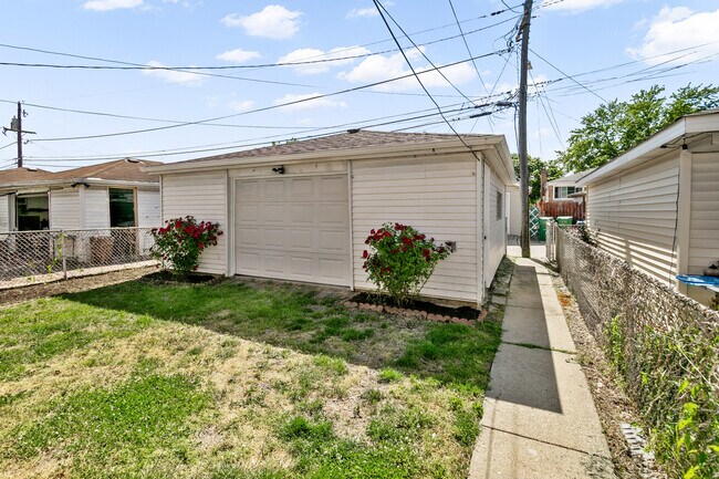 Building Photo - 7704 McVicker Ave