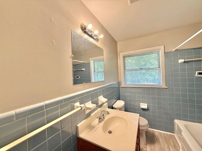 Building Photo - 2801 Ashe St