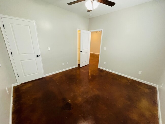 Building Photo - 2BD/2BA FOR RENT