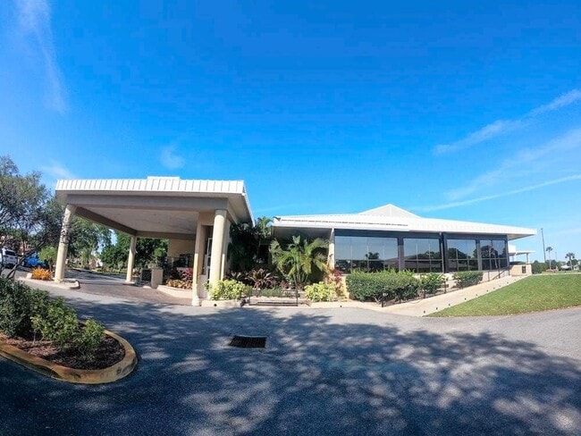 Building Photo - 2570 Shadybranch Dr