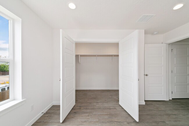 Building Photo - 1336 N Meridian Rd