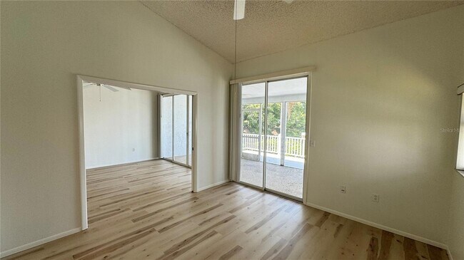 Building Photo - 950 Waterside Ln